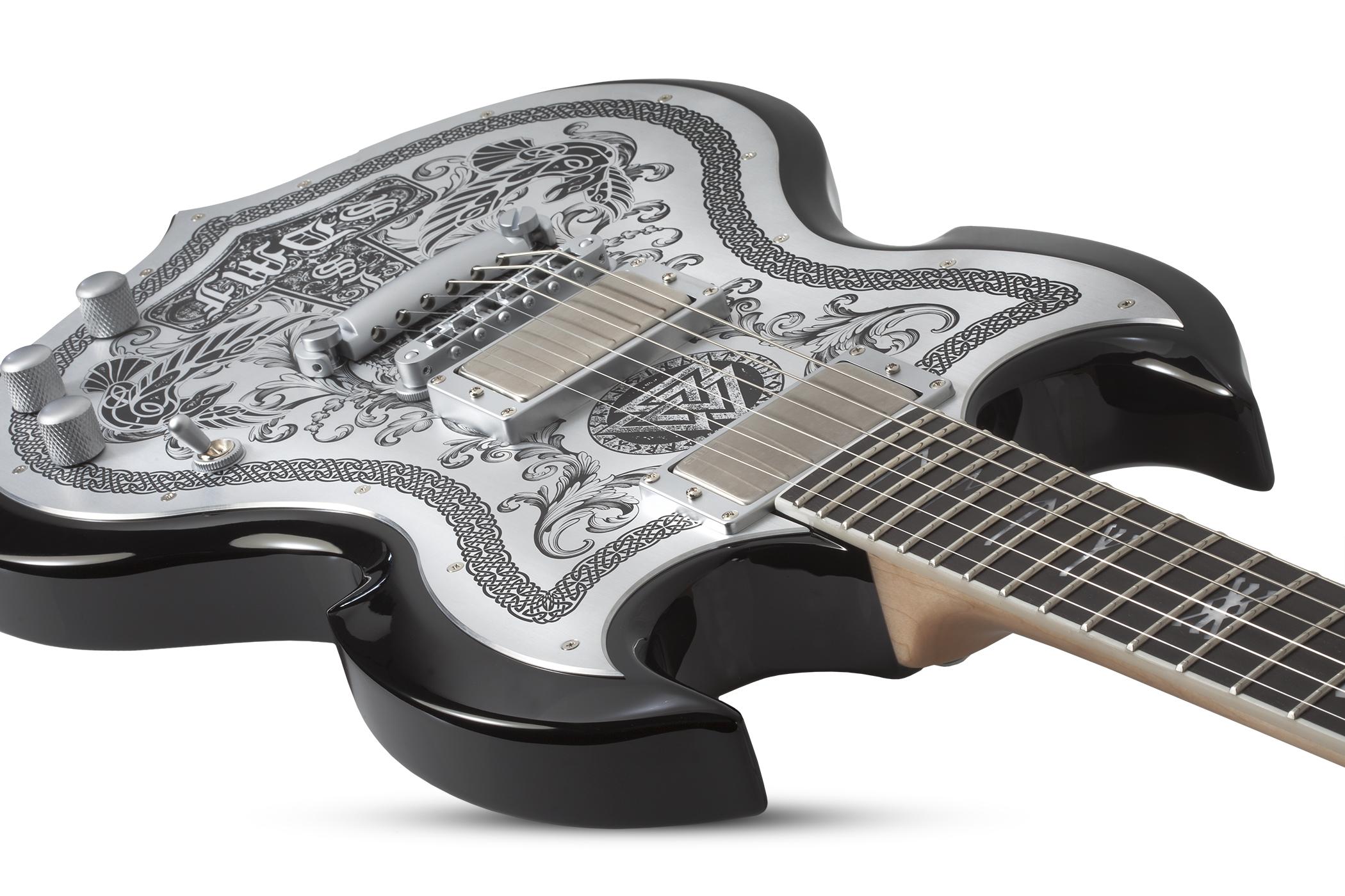 ま*ゃ様 “Zakk Wyldeスタイル” カモフラージュ仕様 電装フルリフレッ Wylde Audio IronWorks Barbarian: nueva guitarra con tapa metálica
